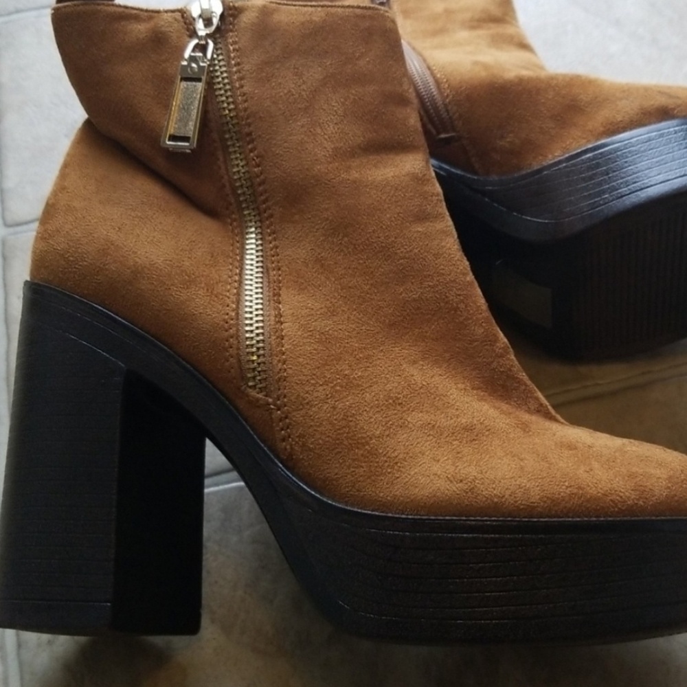 Tan Chunky Heel